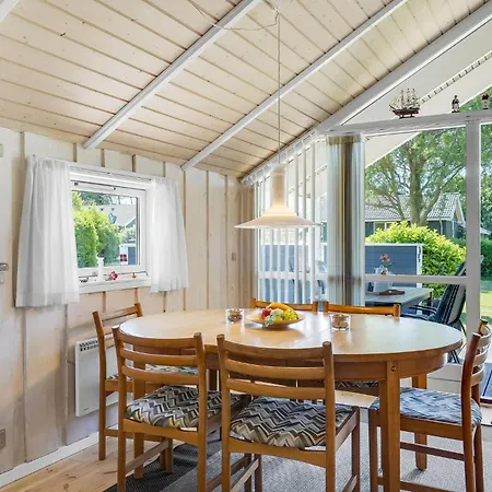 Amazing Home In Tranekaer With Sauna بيت للعطل *