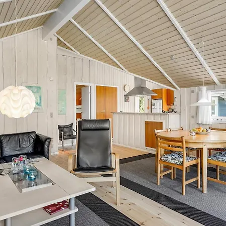 Amazing Home In Tranekaer With Sauna بيت للعطل